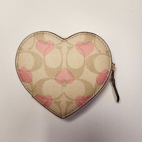 NWT Coach CP480 Heart Coin Case In Signature Canvas With Heart Print - Picture 2 of 3